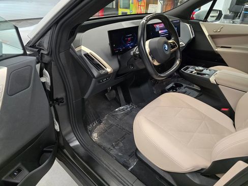 Used 2023 BMW iX xDrive50 AWD/4WD image 13