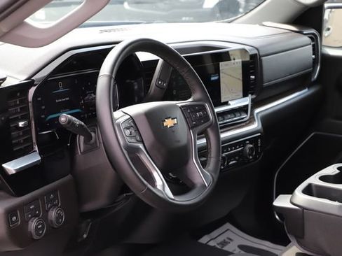 Used 2026 Chevrolet Silverado 1500 LT AWD/4WD image 14