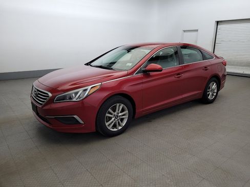 Used 2017 Hyundai Sonata SE image 2
