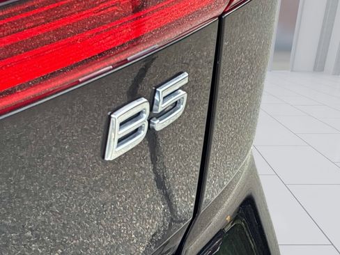 Used 2023 Volvo XC60 B5 Plus FWD image 17