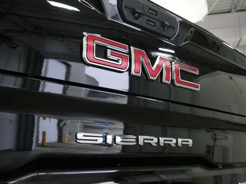 Used 2022 GMC Sierra 1500 AT4 w/ AT4 Premium Package image 9