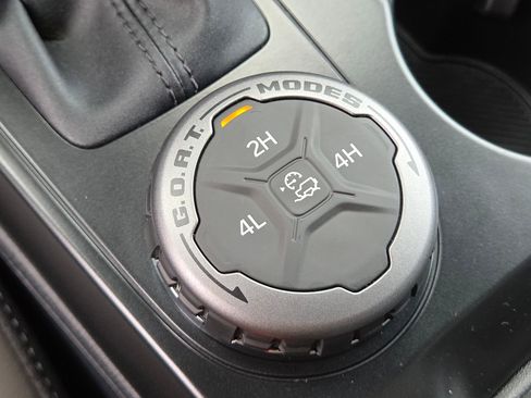 Used 2025 Ford Bronco Outer Banks image 5