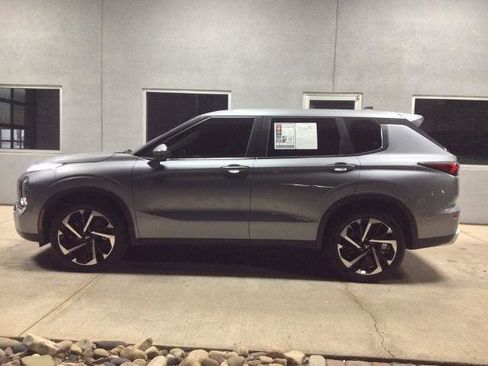 Used 2023 Mitsubishi Outlander SE image 30