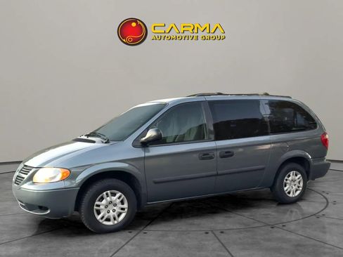 Used 2005 Dodge Grand Caravan SE image 2