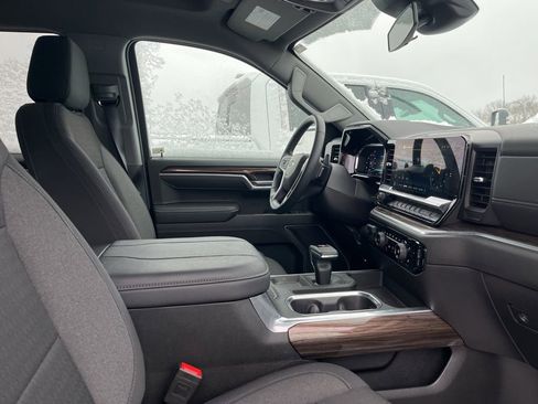 Used 2025 Chevrolet Silverado 1500 RST image 2