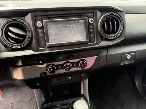 Used 2019 Toyota Tacoma SR RWD image 10