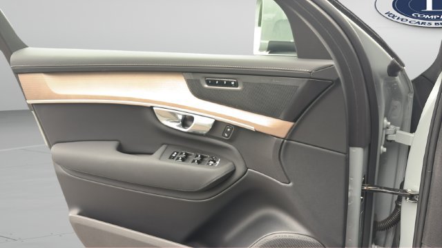 Certified 2026 Volvo XC90 B6 Plus AWD/4WD image 19