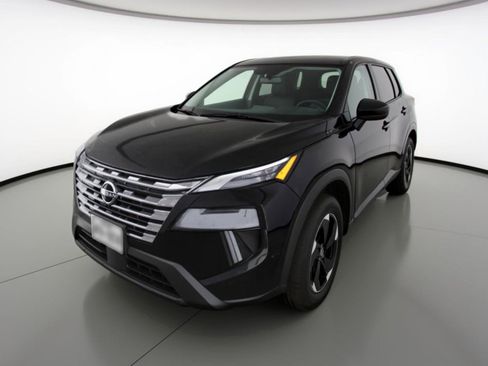 Used 2025 Nissan Rogue SV image 3