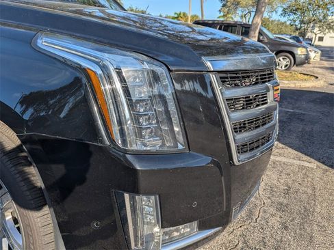 Used 2019 Cadillac Escalade Premium Luxury image 9