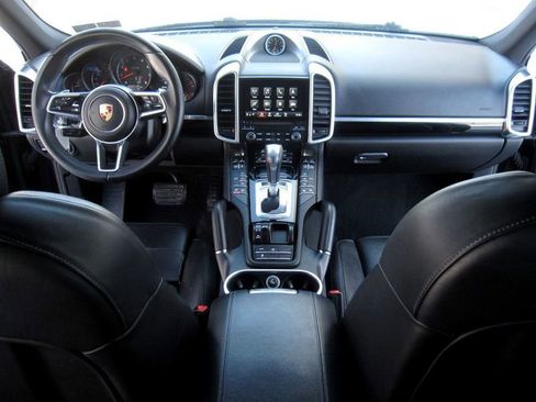 Used 2017 Porsche Cayenne Platinum Edition image 20