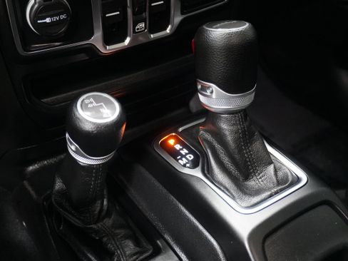 Used 2021 Jeep Gladiator Sport image 20