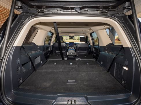 Used 2024 Ford Expedition XLT image 29