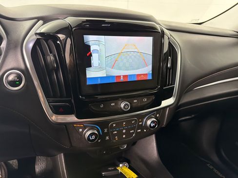 Used 2018 Chevrolet Traverse Premier w/ Driver Confidence II Package FWD image 17