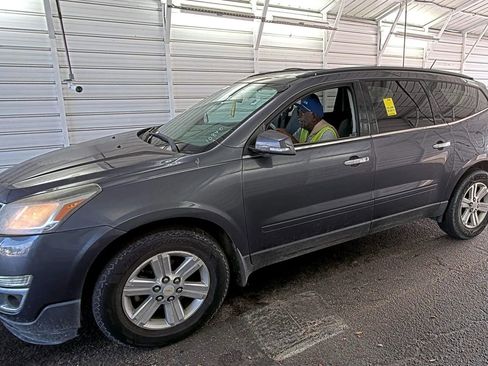 Used 2014 Chevrolet Traverse LT FWD image 1