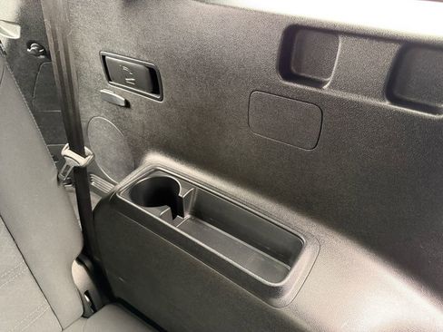 Used 2019 Kia Sorento LX image 39