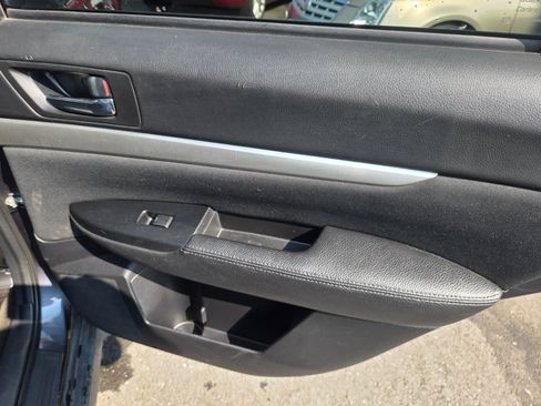 Used 2012 Subaru Outback 2.5i Premium AWD/4WD image 12