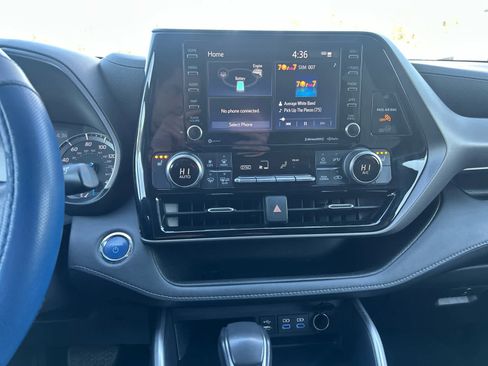 Used 2022 Toyota Highlander XLE image 13