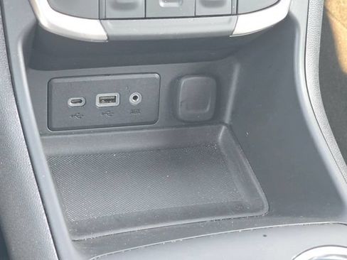 Used 2024 GMC Terrain SLE FWD image 24