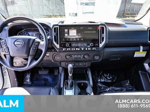 Certified 2025 Nissan Frontier SV image 29