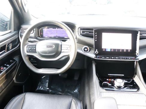 Used 2024 Jeep Wagoneer L Series II w/ Flexible Seating Group image 19