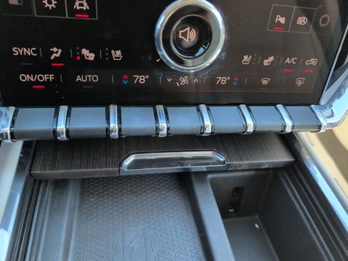 Used 2024 GMC Acadia Denali w/ Super Cruise Package image 33