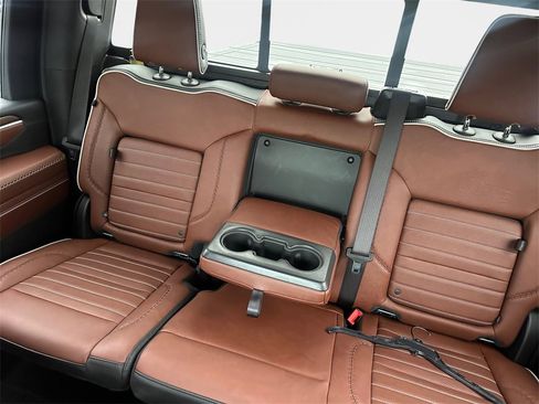 Used 2025 GMC Sierra 2500 Denali Ultimate image 9