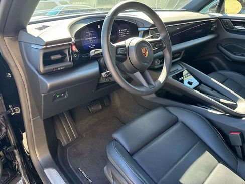 Used 2025 Porsche Macan Electric image 4