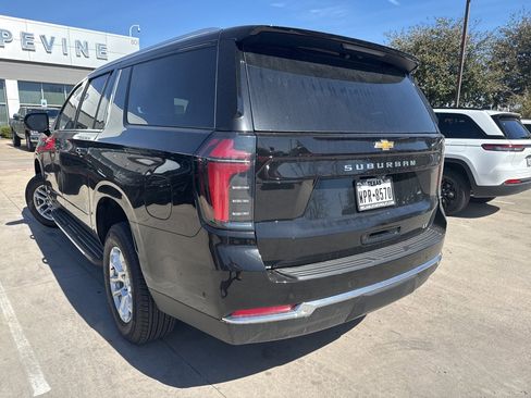 Used 2026 Chevrolet Suburban LT image 12