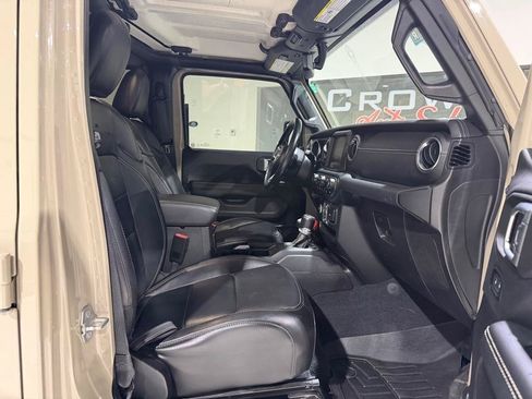 Used 2020 Jeep Gladiator Overland w/ Popular Equipment Package AWD/4WD image 19