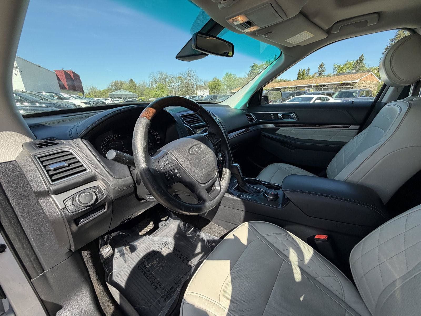 Used 2017 Ford Explorer Platinum AWD/4WD image 7