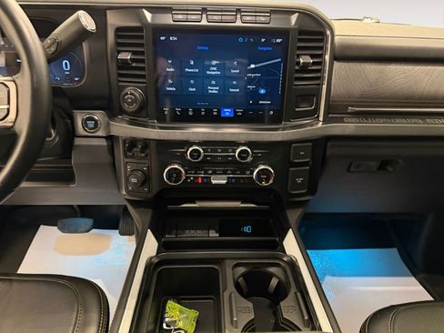 Used 2023 Ford F350 Platinum image 19