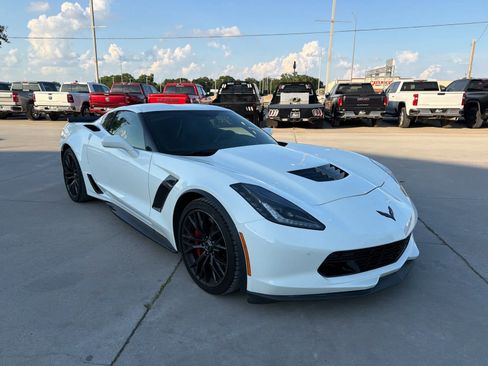 Used 2017 Chevrolet Corvette Z06 RWD image 2