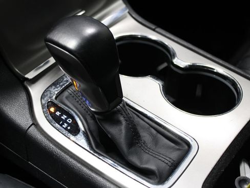 Used 2022 Jeep Grand Cherokee Laredo X RWD image 39