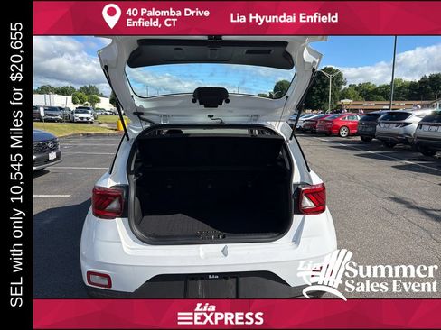 Used 2024 Hyundai Venue SEL FWD image 25