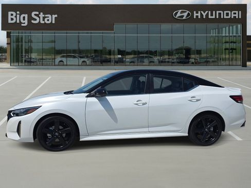 Used 2025 Nissan Sentra SR w/ SR Premium Package FWD image 2