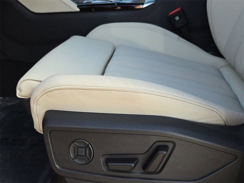 New 2025 Audi Q5 Prestige image 17