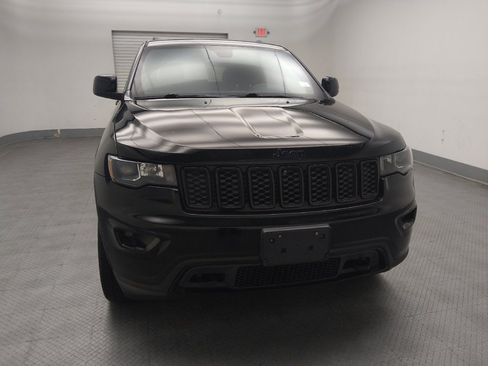Used 2019 Jeep Grand Cherokee Laredo AWD/4WD image 14