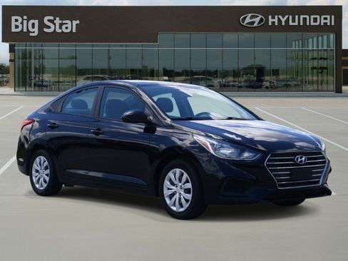Used 2022 Hyundai Accent SE FWD image 6