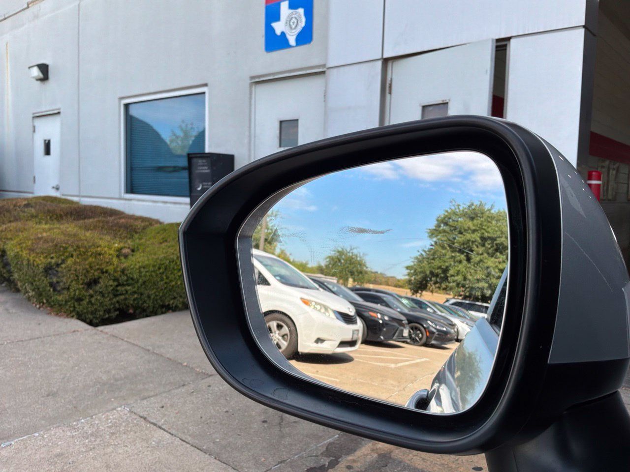 Used 2025 Nissan Rogue SV FWD image 20