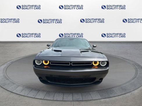 Used 2019 Dodge Challenger SXT image 9