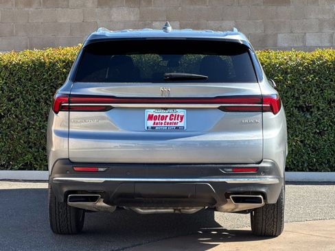 Used 2025 Buick Enclave Preferred FWD image 5