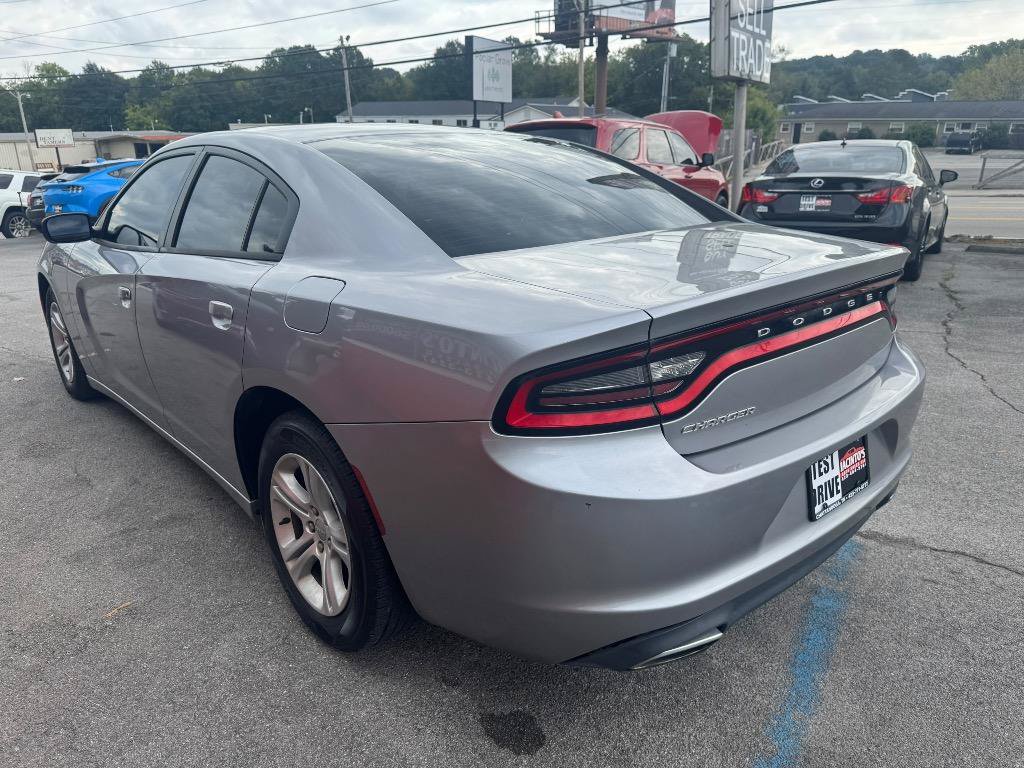 Used 2016 Dodge Charger SE RWD image 5