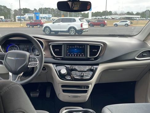 Used 2019 Chrysler Pacifica Touring Plus w/ Tire & Wheel Group image 11