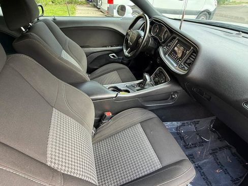 Used 2020 Dodge Challenger SXT RWD image 17