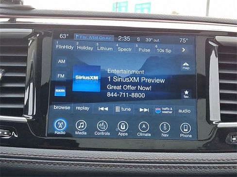 Used 2017 Chrysler Pacifica Limited image 18