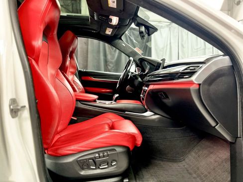Used 2016 BMW X6 M image 22