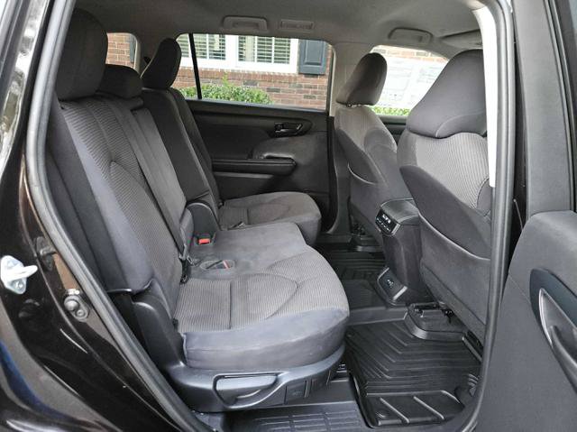 Used 2021 Toyota Highlander L FWD image 30