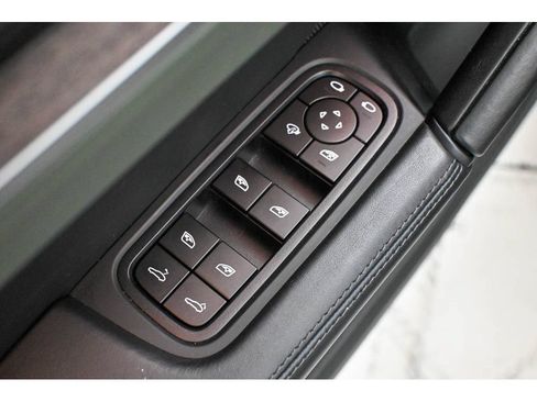Used 2024 Porsche Cayenne S AWD/4WD image 38