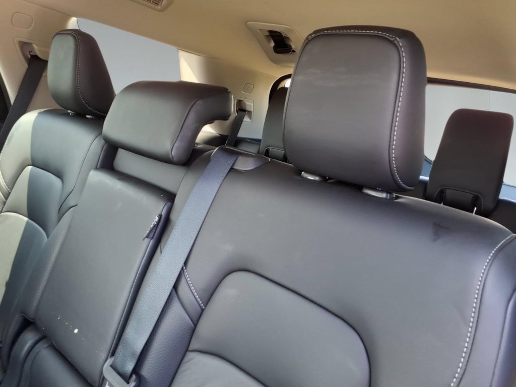 Used 2025 Nissan Pathfinder SL AWD/4WD image 13
