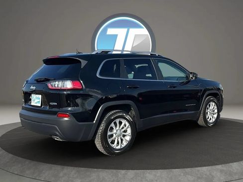 Used 2019 Jeep Cherokee Latitude w/ Cold Weather Group AWD/4WD image 9